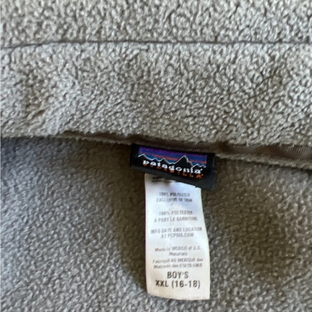 Patagonia gray fleece zip front jacket - Picture 7 of 7